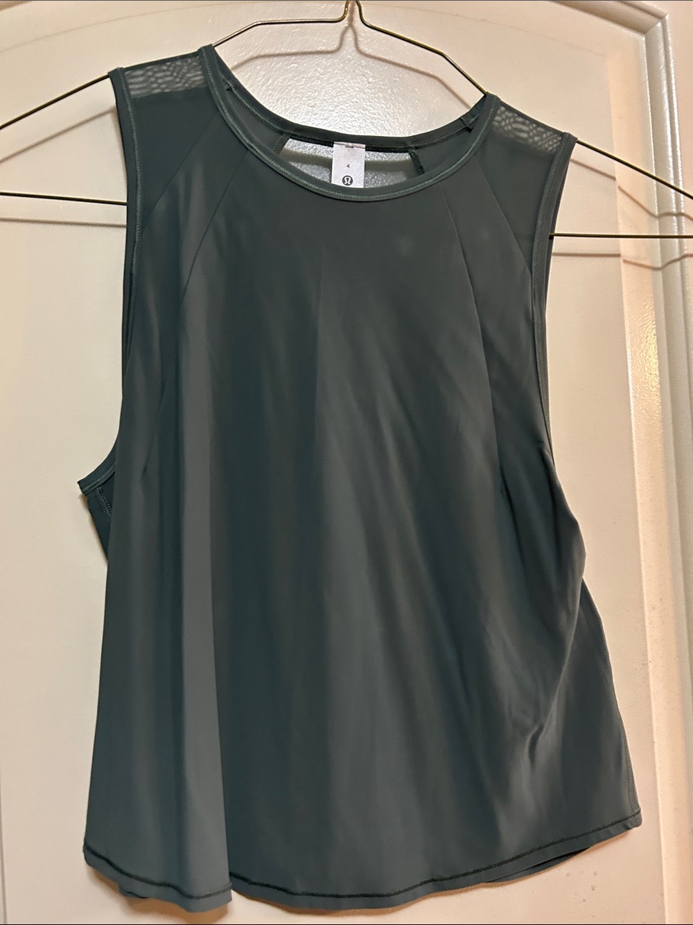 Women's lululemon Active crop cropper Top - Olive green lululemon NWT